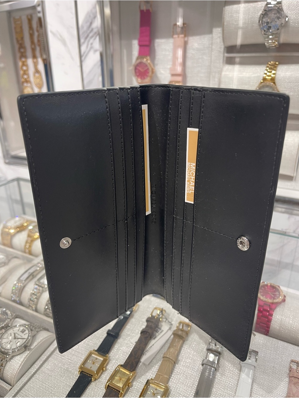 Michael Kors Carson Large Signature Logo Snap Wallet
Black/Silver Hardware
NWT - Picture 8 of 16